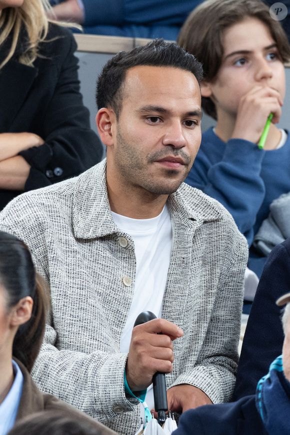 Mohamed Bouhafsi en tribune lors de l'Open de France 2025 à Roland-Garros, le 4 juin 2025 à Paris, France. Photo : Nasser Berzane/ABACAPRESS.COM
