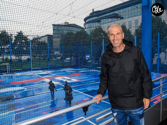 Ce futur centre de la franchise Z5 devrait ouvrir ses portes à l'horizon 2027 dans la commune de Cavaillon.

Zinédine Zidane - À l’occasion du 20ème anniversaire de la victoire des Bleus en Coupe du monde, l’ex-entraîneur du Real Madrid inaugure un terrain pour les jeunes à côté du Stade de France le "playground ZZ 10", à Saint-Denis, le 11 juin 2018.

© Bestimage