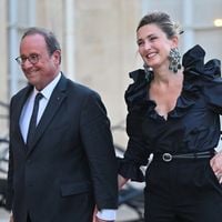 Julie Gayet main dans la main avec François Hollande sous les ors de l'Elysée : ses bijoux ne passent pas inaperçus