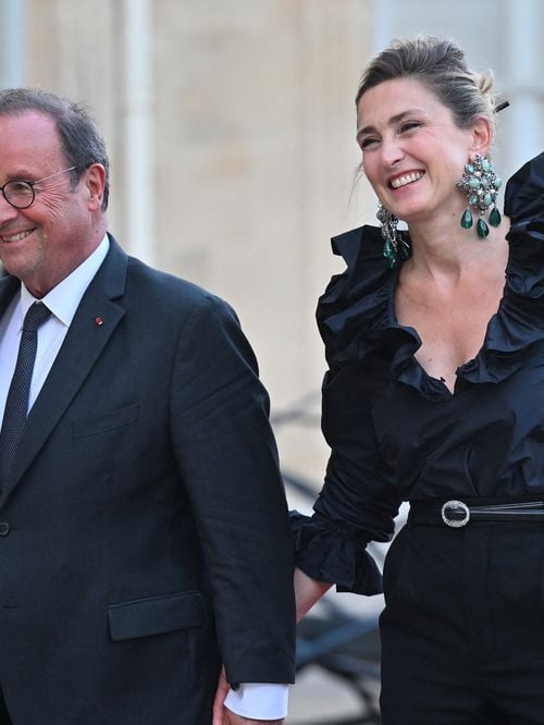 Julie Gayet main dans la main avec François Hollande sous les ors de l'Elysée : ses bijoux ne passent pas inaperçu