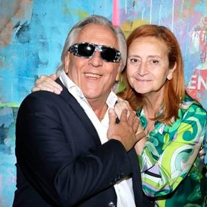 Gilbert Montagné et sa femme Nikole - Backstage - Enregistrement de l'émission "M6 sur son 31", présentée par E.Gossuin et diffusée le 31 décembre sur M6
© Cédric Perrin / Bestimage