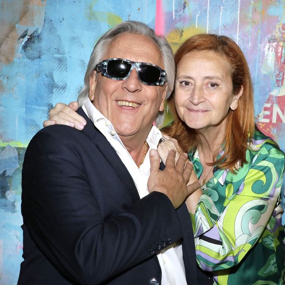 Gilbert Montagné et sa femme Nikole - Backstage - Enregistrement de l'émission "M6 sur son 31", présentée par E.Gossuin et diffusée le 31 décembre sur M6
© Cédric Perrin / Bestimage