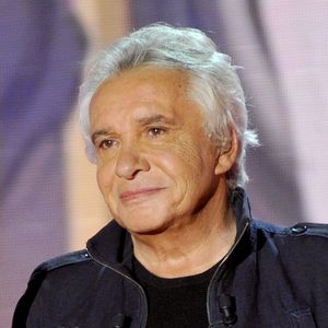 Depuis qu'il a annoncé prendre sa retraite, Michel Sardou a décidé de profiter un peu plus de la vie. 

Michel Sardou - Emission Vivement dimanche ©COADIC GUIREC / BESTIMAGE