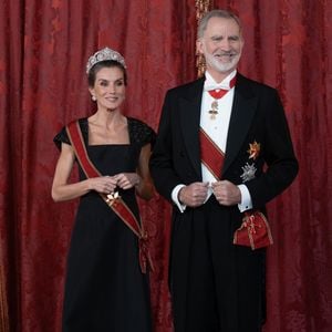 Une soirée très spéciale durant laquelle Letizia d'Espagne est apparue avec un magnifique diadème.

Le roi Felipe VI et la reine Letizia d'Espagne, accueillent Frank-Walter Steinmeier (Président fédéral de l'Allemagne) et sa femme Elke Budenbender pour un dîner de gala en leur honneur au palais royal à Madrid. Photo par LALO YASKY / BESTIMAGE