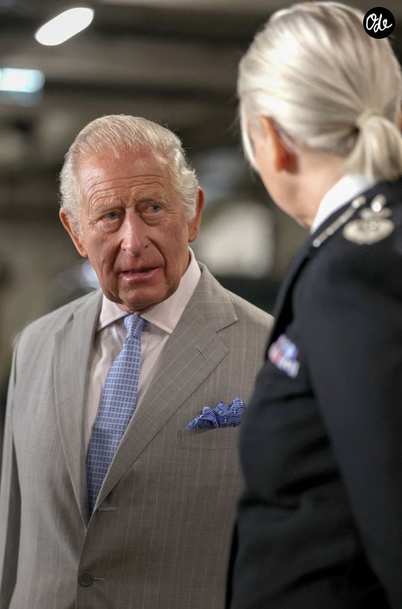 Le roi Charles III s'entretient avec Lucy D'Orsi, commissaire en chef de la Police des transports britannique, lors d'une visite organisée pour l'inauguration officielle du siège de la Police des transports britannique dans le centre de Londres, au Royaume-Uni, le 8 juillet 2026. Photo de Shane Anthony Sinclair/PA Wire/ABACAPRESS.COM