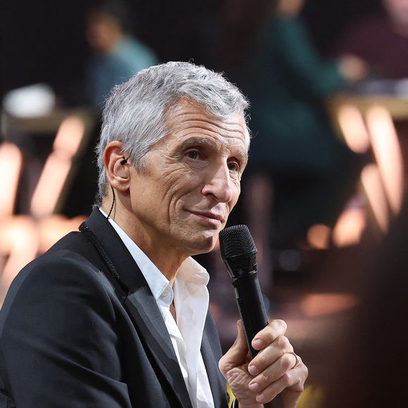 Il précise que ses gains viennent de ses sociétés de production.

Nagui lors de la 37ème édition du Téléthon sur le plateau de France 2. Photo : Coadic Guirec / Bestimage