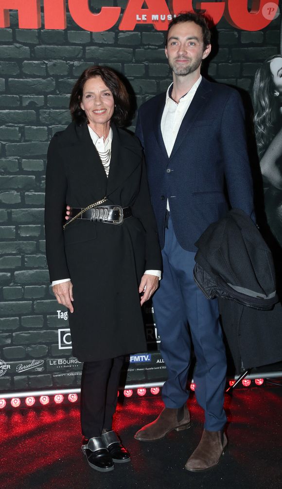 Elizabeth Bourgine et son fils Jules - Célébrités lors du filage de la comédie musicale "Chicago, le Musical" au Casino de Paris le 13 novembre 2025. © Bertrand Rindoff / Bestimage
