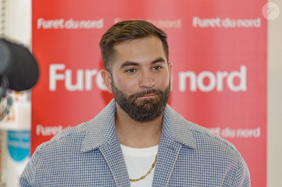 Le père d'Eva Alba est revenu sur la naissance de son "petit prince" Darel, le 17 mai dernier.

Exclusif - Le chanteur Kendji Girac en séance de dédicaces pour son autobiographie Mi vida à la Librairie du Furet du Nord à Lille, France, le 1er octobre 2025. © Stephane Vansteenkiste/Bestimage