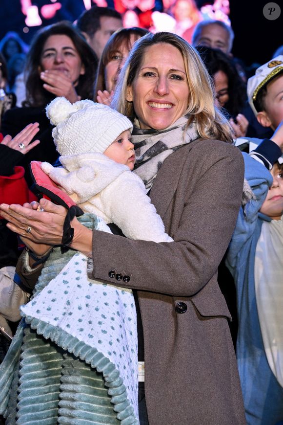 Maud Fontenoy, la navigatrice et son 5eme enfant, sa fille Eléa, durant la soirée d'ouverture de la 140eme édition du Carnaval de Nice "Roi des Oceans" à Nice, le 15 février 2025. Le Carnaval se déroule du 12 février au 2 mars 2025. © Bruno Bebert/Bestimage