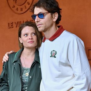 Melanie Thierry et le chanteur Raphael posent au Village pendant les Internationaux de France à Roland Garros le 03 juin 2025 à Paris, France. Photo by ABACAPRESS.COM