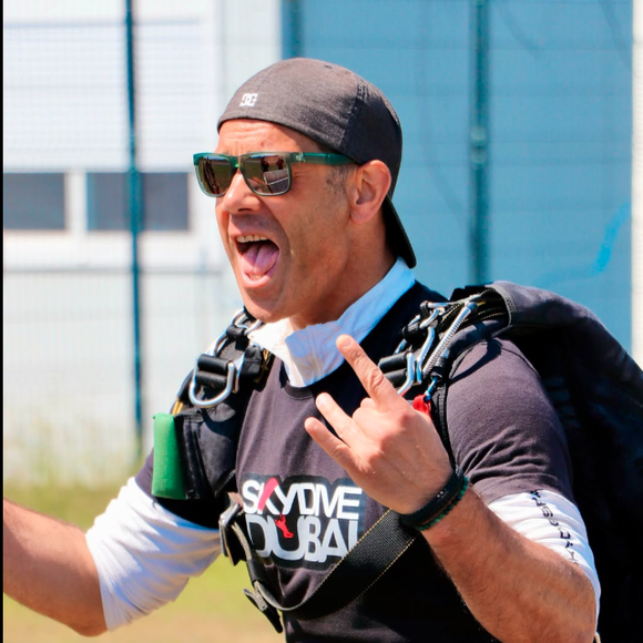 La vidéo publiée sur Instagram montre un échange de regards intense avant de s’élancer ensemble dans le vide.

David Lince, Instagram