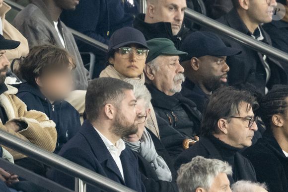 L’actrice iranienne Golshifteh Farahani avait fait le déplacement avec son père Behzad

Golshifteh Farahani et son père Behzad Farahani, Yannick Alleno - Célébrités des les tribunes lors du match aller du quart de finale de Ligue des champions entre le PSG et Aston Villa (3-1) au Parc des Princes à Paris le 9 avril 2025. © Cyril Moreau/Bestimage
