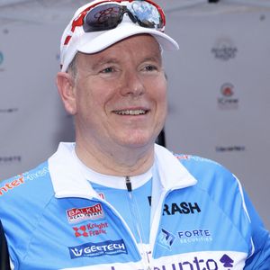 Le prince Albert II de Monaco - Le prince Albert II de Monaco participe à une randonnée à vélo de Saint-Tropez à la Principauté de Monaco en 4 heures et 15 minutes, au profit de la Fondation de la Princesse Charlène de Monaco le 27 avril 2025. © Claudia Albuquerque/Bestimage