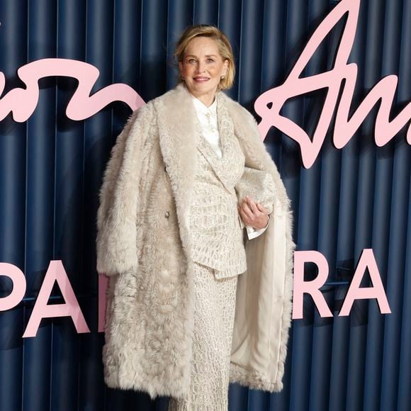 Sharon Stone assiste aux Fashion Awards 2025 au Royal Albert Hall à Kensington, Londres, Royaume-Uni. Le 1er décembre 2025. © AGENCE / BESTIMAGE