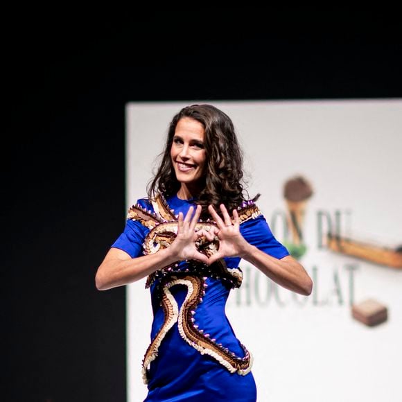 Une expérience qui s'est révélée incroyable pour Clémence Castel pour plusieurs raisons.

Christophe Bertrand et Nicolas Morin pour La Reine Astrid et le studio Invenio Flory Modèle porté par Clémence Castel lors du défilé d'ouverture du salon du chocolat 2022 à Paris porte de Versailles le 27 octobre 2022.

© Pierre Perusseau / Veeren / Bestimage