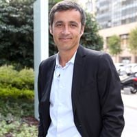 Nouvelle vie à plus de 600km de Paris pour ce visage bien connu de France 2, il a vendu sa maison qui est située dans sa ville d'enfance