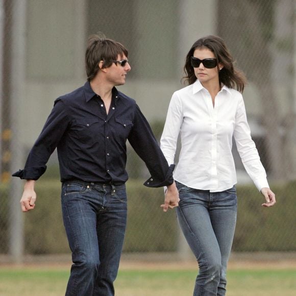 Tom Cruise et sa fiancée Katie Holmes regardant sa fille Isabella jouer au football à Beverly Hills, Californie, USA, le 11 novembre 2006. Photo by David Buchan/PCN/ABACAPRESS.COM