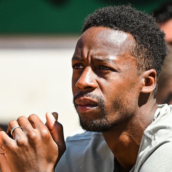 Gaël Monfils assiste à la victoire de sa femme, l'Ukrainienne Elina Svitolina face à l'Australienne S.Hunter (2-6, 6-3, 6-1) lors des Internationaux de France de Tennis de Roland Garros 2023, le 31 mai 2023.  Photographe : Matthieu Mirville / Bestimage