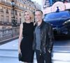 Sublime avec un carré court légèrement ondulé, elle a posé avec Mathieu Kassovitz et Sabrina Ouazani lors de cet événement. 

Alice Taglioni et Mathieu Kassovitz au lancement de la marque de voitures électriques Denza par BYD à l'Opéra Garnier à Paris le 8 avril 2026.
© Rachid Bellak / Bestimage