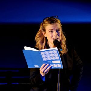 Concert surprise, après la projection de son film, d'Isabelle Carré, accompagnée par son frère Benoît Carré au piano lors de la 7e édition du festival Cineroman à Nice le 1er Octobre 2025 © Bebert-Jacovides/Bestimage