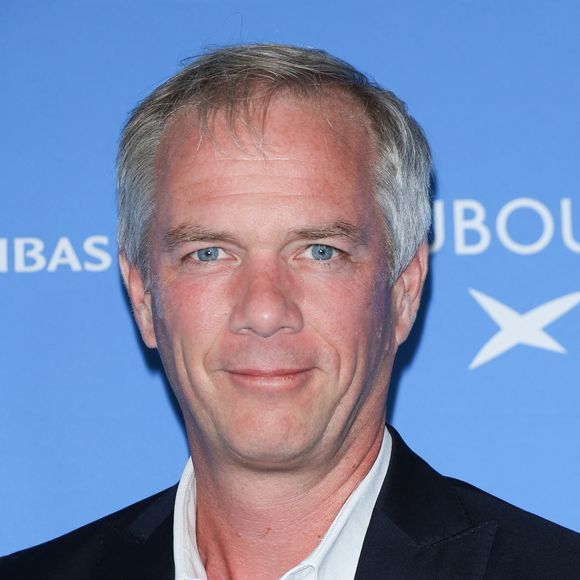 Dès la saison prochaine, le cinquantenaire sera à l'antenne de 10heures à midi en plus d'animer les soirées politiques. "En compagnie d'Apolline de Malherbe et de Maxime Switek", a t-il ajouté. "Il y a des échéances politiques qui arrivent, entre les municipales de 2026 et la présidentielle en un an plus tard. C'était important pour moi d'être au coeur de ce processus"

Julien Arnaud - Arrivées sur le tapis bleu de la 16ème édition du festival du film francophone de Angoulême le 25 août 2023. © Coadic Guirec / Bestimage