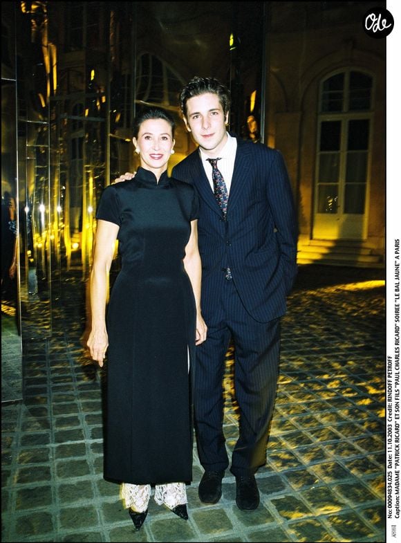 Archives : Madame Ricard et son fils Paul Charles Ricard soirée le bal jaune à Paris 2003 © BERTRAND RINDOFF PETROFF / BESTIMAGE