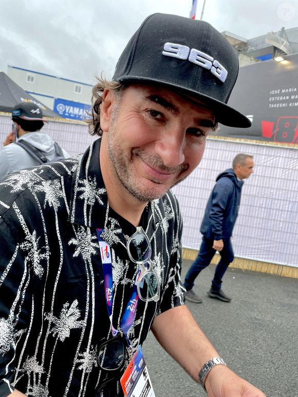 Michaël Youn et sa compagne Isabelle Funaro avec leur fils Stellar lors des "24 Heures du Mans", le 16 juin 2024.
© Fabien Faure/Bestimage