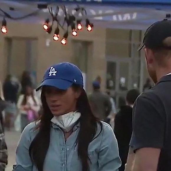 Le prince Harry et Meghan Markle se rendent au Pasadena Convention Center avec les services d secours et les victimes des incendies de Eaton à Los Angeles le 11 janvier 2025