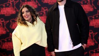 Après la fin de son histoire avec Inès Reg, Kevin Debonne s'affiche dans les bras d'une nouvelle jeune femme