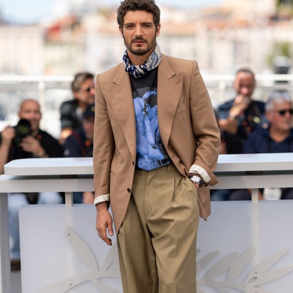 Niels Schneider au photocall du film "Si Tu Penses Bien" (Think Good)" lors du 79ème Festival International du Film de Cannes, France, le 16 mai 2026.

© Jacovides-Moreau/Bestimage