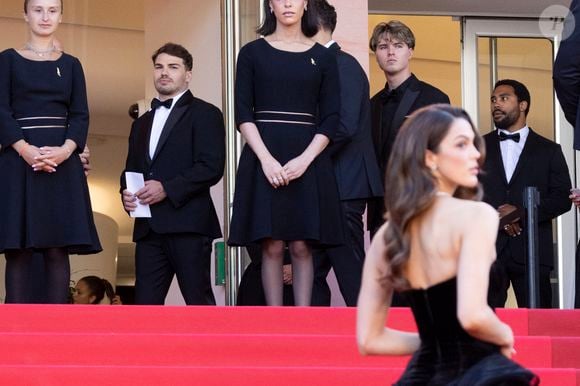 Antoine Dupont et Iris Mittenaere à la montée des marches du film "Dossier 137" lors du 78ème Festival International du Film de Cannes, le 15 mai 2025.

Photo : Jacovides / Moreau / Bestimage