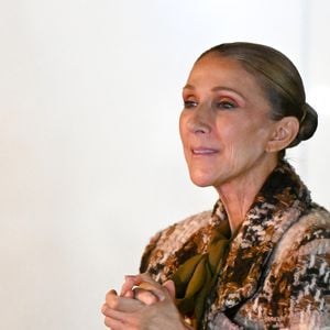 Céline Dion, de retour d'une séance intense de répétitions, prend le temps de saluer ses fans devant l'hôtel Royal Monceau à Paris le 9 septembre 2026 

© Lionel Urman / Bestimage