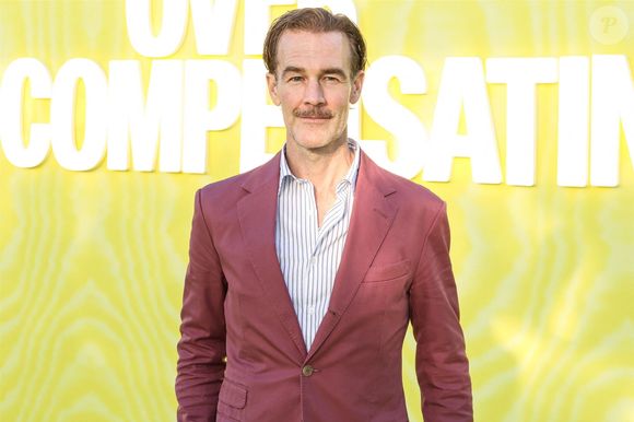 l laisse derrière lui sept enfants et une épouse endeuillés.

Hollywood, CA - Première à Los Angeles de la saison 1 d'Amazon Prime Video 'Overcompensating' au Hollywood Palladium, à Hollywood, Los Angeles, Californie, États-Unis. Photo par Backgrid USA / Bestimage