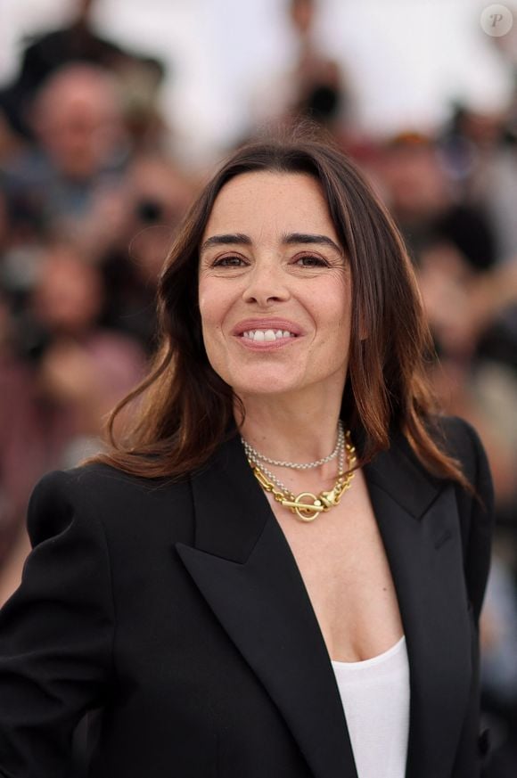 Elodie Bouchez - Photocall du film "L'Amour Ouf" (Beating Hearts / Compétition) lors du 77ème Festival International du Film de Cannes (14 - 25 mai 2024), le 24 mai 2024.  © Jacovides / Moreau / Bestimage