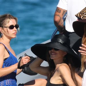 Jeff Bezos et sa femme Lauren Sanchez au Club 55 sur la plage de Pampelonne à Saint-Tropez (Ramatuelle), Côte d'Azur, France, le 22 juillet 2025. © Bestimage