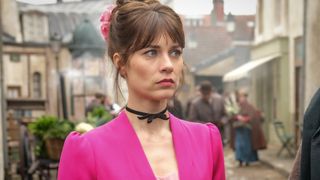 "Cela a touché tout le monde" : Imprévu sur le tournage de la série Montmartre, Alice Dufour raconte ce qu'il s'est passé