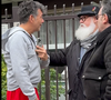 Exclusif - Vidéo - Stéphane Plaza a été surpris par les photographes et vidéastes à la sortie d'un RDV à Paris