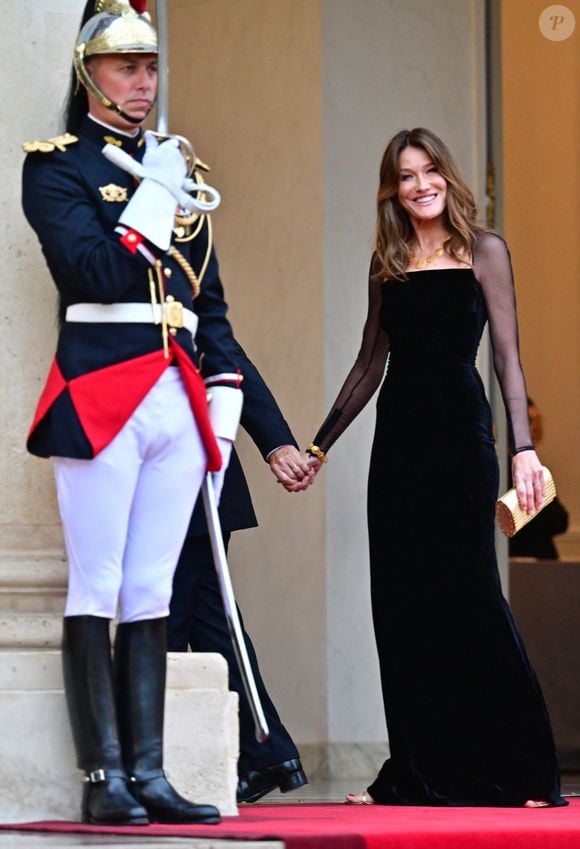 Carla Bruni (robe Ralph Lauren)  Sarkozy - Arrivées des personnalités au dîner d’État en l’honneur du président brésilien et de sa femme au palais présidentiel de l’Élysée à Paris le 5 juin 2025.
© Christian Liewig / Bestimage