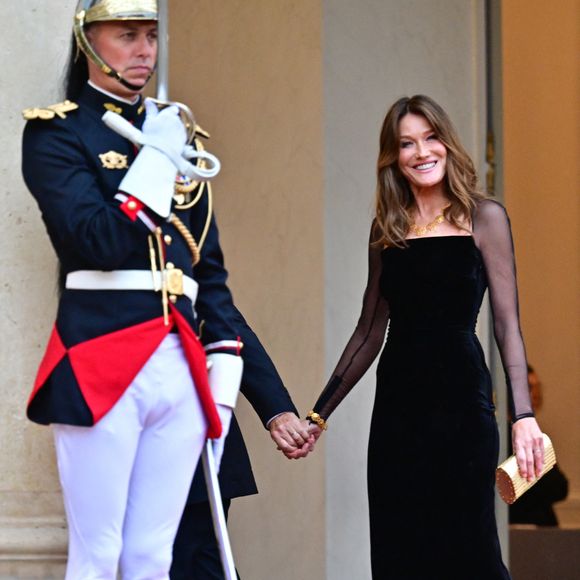 Carla Bruni (robe Ralph Lauren)  Sarkozy - Arrivées des personnalités au dîner d’État en l’honneur du président brésilien et de sa femme au palais présidentiel de l’Élysée à Paris le 5 juin 2025.
© Christian Liewig / Bestimage