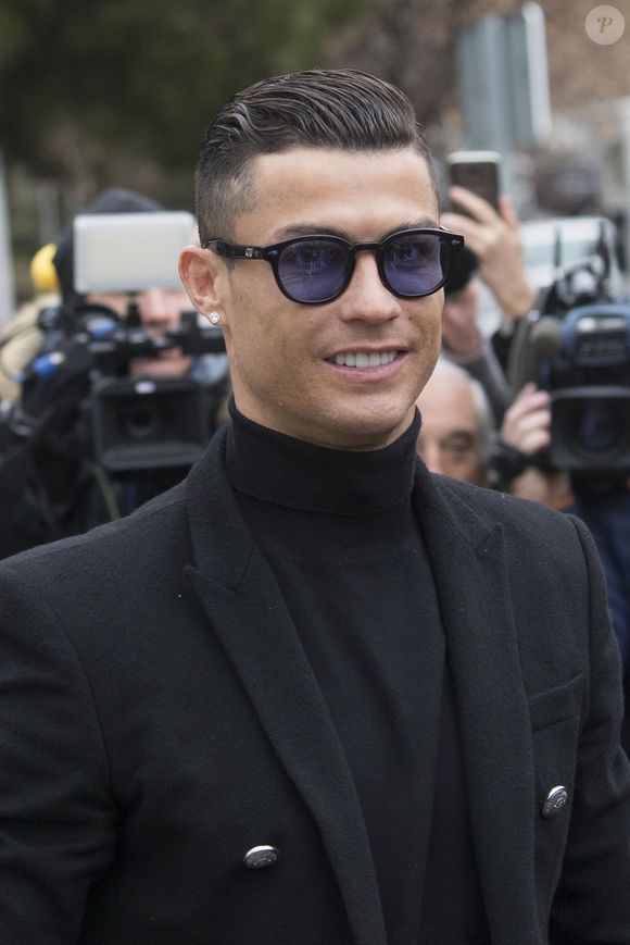 Cristiano Ronaldo quitte le tribunal avec sa compagne Georgina Rodríguez à Madrid le 22 janvier 2019. 

©BestImage