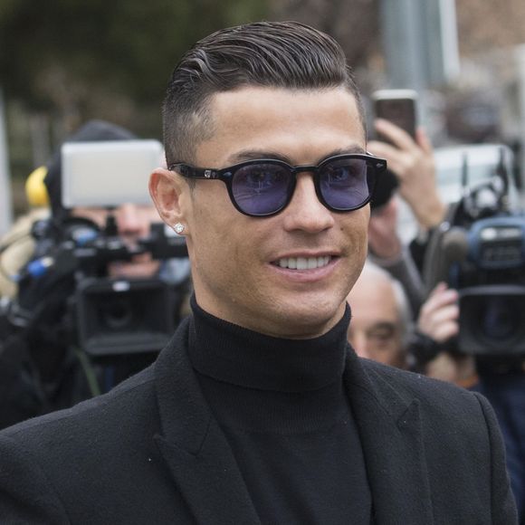 Cristiano Ronaldo quitte le tribunal avec sa compagne Georgina Rodríguez à Madrid le 22 janvier 2019. 

©BestImage