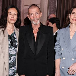 Une pluie de stars était présente pour célébrer la créatrice britannique :  Charlotte Casiraghi, Oprah Winfrey, Anna Wintour...

Camilla Fayed, Vivi Nevo, Charlotte Casiraghi - La créatrice S.McCartney est faite Chevalier de la Légion d'honneur par le président français E.Macron au palais de l'Elysée à Paris, le 5 mars 2026, lors de la Fashion Week à Paris. Cette distinction salue son parcours ainsi que son engagement dans l'univers de la création et de la mode.