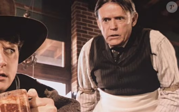 Parallèlement à sa carrière d’acteur, Matt Clark a réalisé le film DA et plusieurs épisodes de séries télévisées. 

Capture d'écran YouTube de Matt Clark
