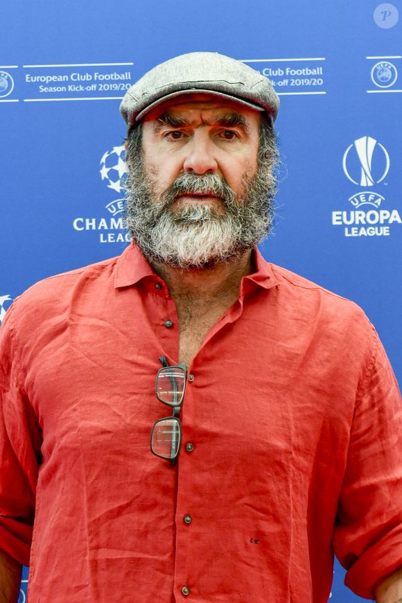 Eric Cantona (Prix du président de l'UEFA en reconnaissance de sa carrière de joueur magnifique et de son engagement pour des causes sociales) au photocall de la cérémonie du tirage au sort de la phase de poules de l'édition 2019-2020 de la Ligue des Champions à Monaco, le 29 août 2019. Norbert Scanella / Panoramic / Bestimage