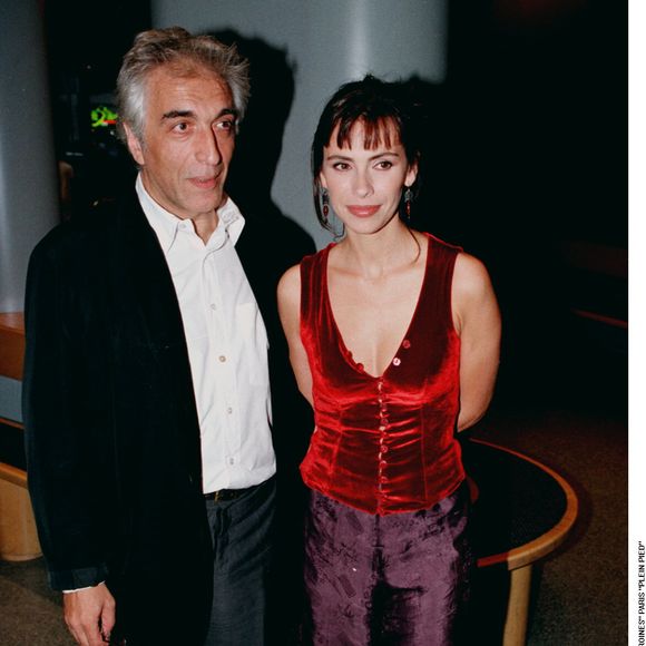 Mathilda a partagé la vie de Gérard durant 5 ans.

Mathilda May et Gérard Darmon à Paris en 1997. © Bestimage
