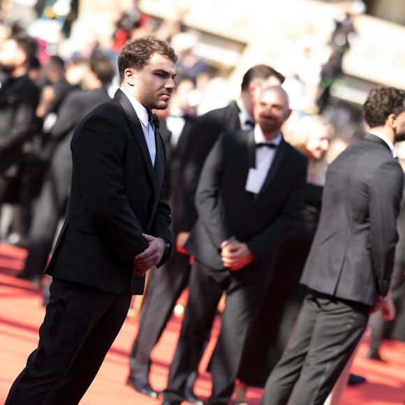 Antoine Dupont et  Iris Mittenaere - Antoine Dupont et Iris Mittenaere se retrouvent sur les marches  du film « Dossier 137 » lors du 78ème Festival International du Film de Cannes le 15 mai 2025.

© Jacovides / Moreau / Bestimage