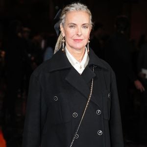 Carole Bouquet a pu faire son retour dès le lendemain. 

Carole Bouquet - Célébrités au Défilé Chanel, Collections Prêt-à-porter Printemps / Eté 2026, dans le cadre de la Fashion Week de Paris. Au Grand Palais à Paris, France, le 06 Octobre 2025. 

© Bertrand Rindoff / Bestimage