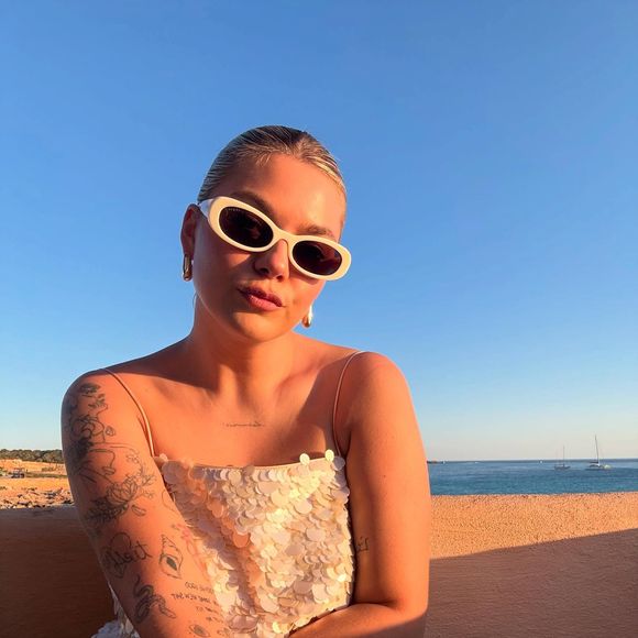Louane en vacances à Ibiza avec un groupe d'amies et sans son futur mari Florian Rossi. 30 et 31 mai 2025