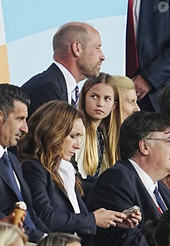 Habituellement, le mari de Kate Middleton est accompagné aux matchs par son fils

Le Prince de Galles et la Princesse Charlotte lors de la finale de l'UEFA Women's Euro 2025 au St. Jakob-Park à Bâle, Suisse. Date de la photo : dimanche 27 juillet 2025. ... Angleterre contre Espagne - UEFA Women's Euro 2025 - Finale - St Jakob Park, Suisse. Peter Byrne/PA Wire