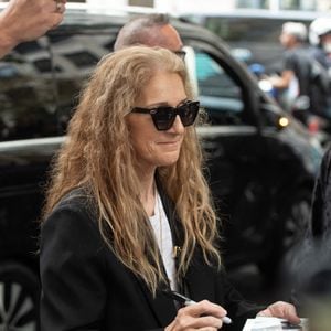 "Évitez les arnaques aux billets", écrit-elle…

Céline Dion quitte son hôtel, le Royal Monceau, en direction de l'aéroport au lendemain de la cérémonie d'ouverture des Jeux Olympiques, à Paris le 27 juillet 2024, Photo de Florian Poitout/Abacapress.com